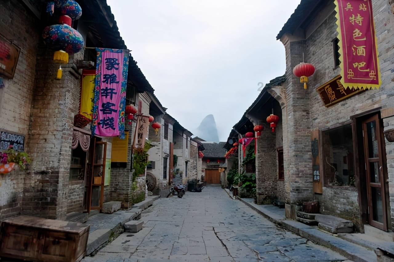 集装箱货运船